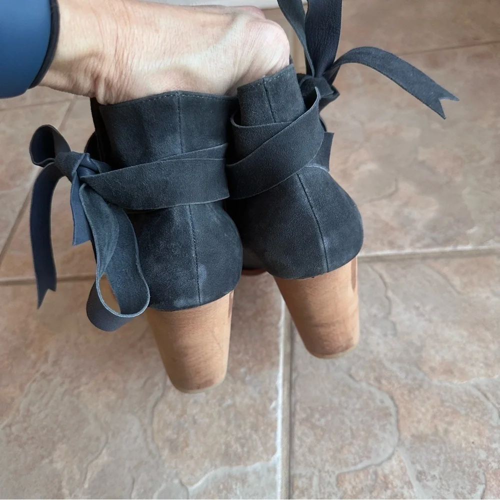 Huma Blanco Loretana Gray Suede Wrap Tie Ankle Boots​​​​